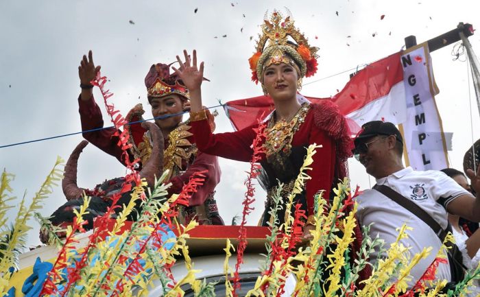 Pawai Mobil Hias Meriahkan HUT ke-377 Kota Pasuruan