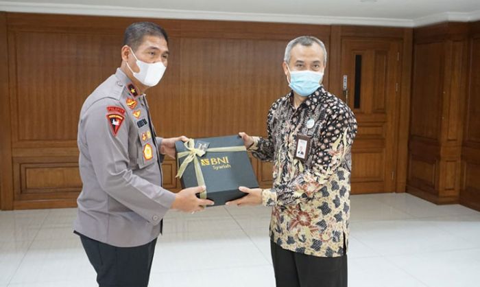 Wakapolda Jatim Gelar Audiensi dengan Pimpinan BNI Syariah Wilayah Timur Wakapolda Jatim Gelar Audiensi dengan Pimpinan BNI Syariah Wilayah Timur