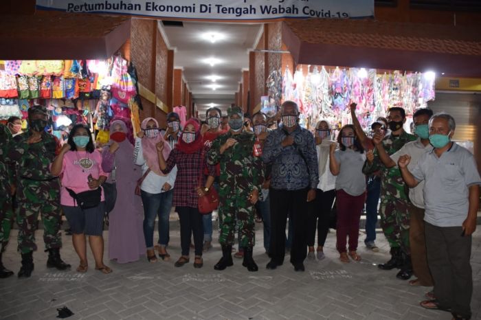 Aksi Cegah Covid-19, Danrem 082/CPYJ Kembali Sebar Ribuan Masker