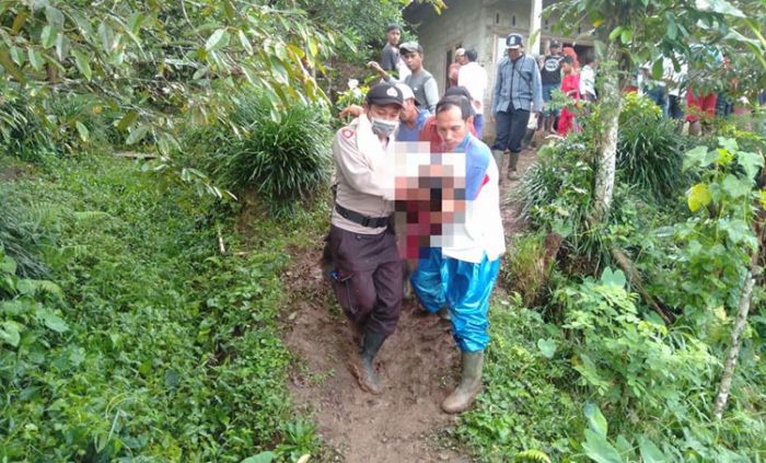 Tertimbun Tanah Longsor, Pemuda di Banyuwangi Meninggal Saat Terlelap Tidur Tertimbun Tanah Longsor, Pemuda di Banyuwangi Meninggal Saat Terlelap Tidur