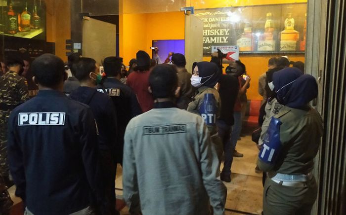 Langgar Perwali, Pemkot Tutup RHU di Kenjeran, KTP Pengunjung Disita Langgar Perwali, Pemkot Tutup RHU di Kenjeran, KTP Pengunjung Disita