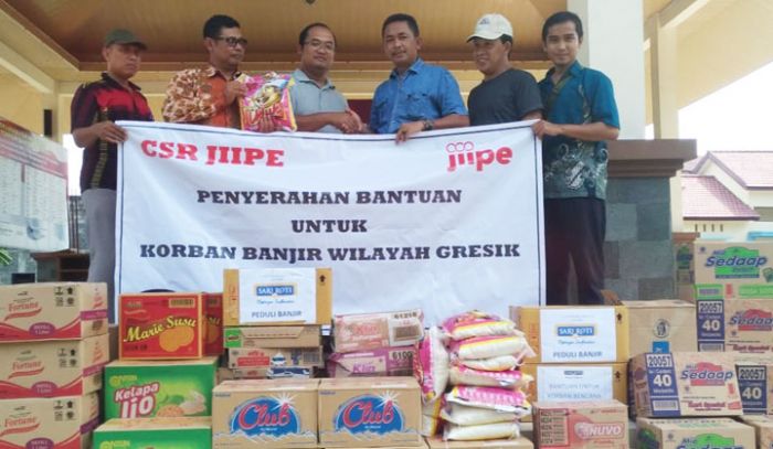 PT. BKMS Bantu Sembako Korban Banjir Kali Lamong PT. BKMS Bantu Sembako Korban Banjir Kali Lamong