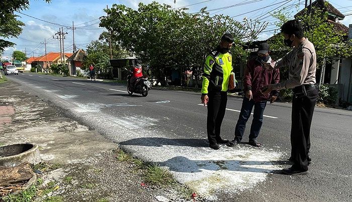 Warga Krembung Sidoarjo Tewas Usai Terlibat Kecelakaan di Jalan Raya Gedang Rowo Warga Krembung Sidoarjo Tewas Usai Terlibat Kecelakaan di Jalan Raya Gedang Rowo
