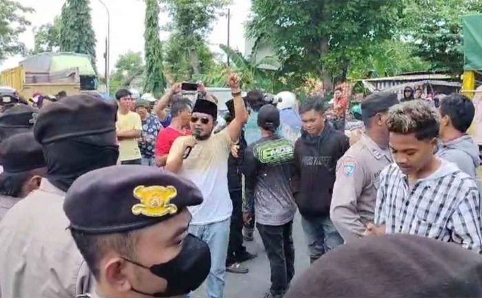Demo Sekretariat PPK Tlanakan Pamekasan, Caleg dari PBB Tuntut Penghitungan Ulang Demo Sekretariat PPK Tlanakan Pamekasan, Caleg dari PBB Tuntut Penghitungan Ulang