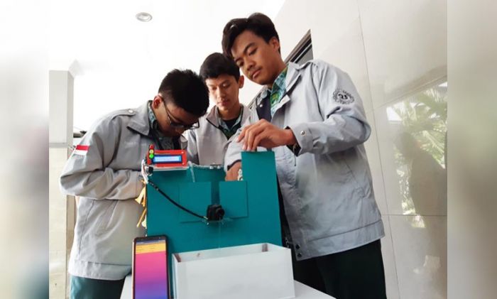 Prihatin Banjir, Siswa Smamda Ciptakan Pintu Air Otomatis Prihatin Banjir, Siswa Smamda Ciptakan Pintu Air Otomatis