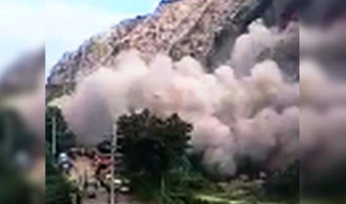 Gunung Kapur di Puger Longsor: Satu Penambang Tetimbun, 2 Lainnya Luka Gunung Kapur di Puger Longsor: Satu Penambang Tetimbun, 2 Lainnya Luka