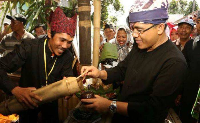 Tradisi Osing, Banyuwangi Gelar Sadap Nira Tradisi Osing, Banyuwangi Gelar Sadap Nira
