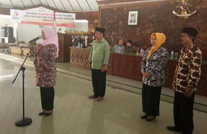 Panwaslukab Bojonegoro Deklarasi Tolak Politik Uang dan SARA Panwaslukab Bojonegoro Deklarasi Tolak Politik Uang dan SARA