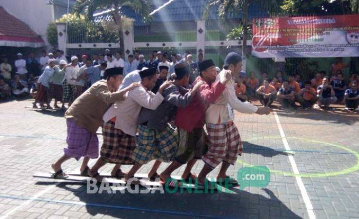 Rayakan HUT RI ke-71, Penghuni Lapas Kelas IIB Tuban Gelar Lomba Terompah Panjang