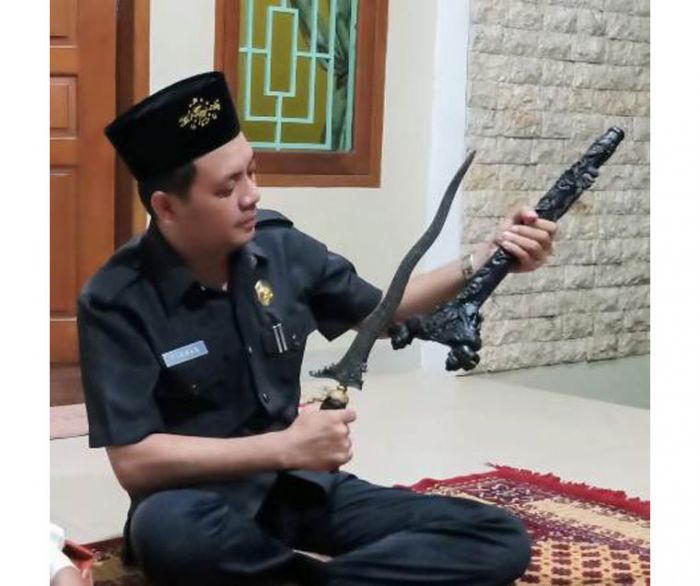 Ironi Konflik Terbuka Thoriq-Sehan, Khofifah-Risma, di Tengah Covid-19 Ironi Konflik Terbuka Thoriq-Sehan, Khofifah-Risma, di Tengah Covid-19