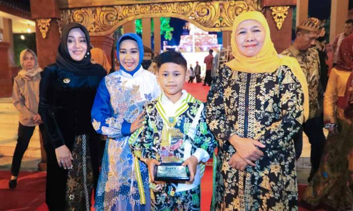 Gubernur Khofifah Hadiri Puncak Mojo Batik Festival 2023, Ada Tari Kolosal hingga Fashion Show Gubernur Khofifah Hadiri Puncak Mojo Batik Festival 2023, Ada Tari Kolosal hingga Fashion Show