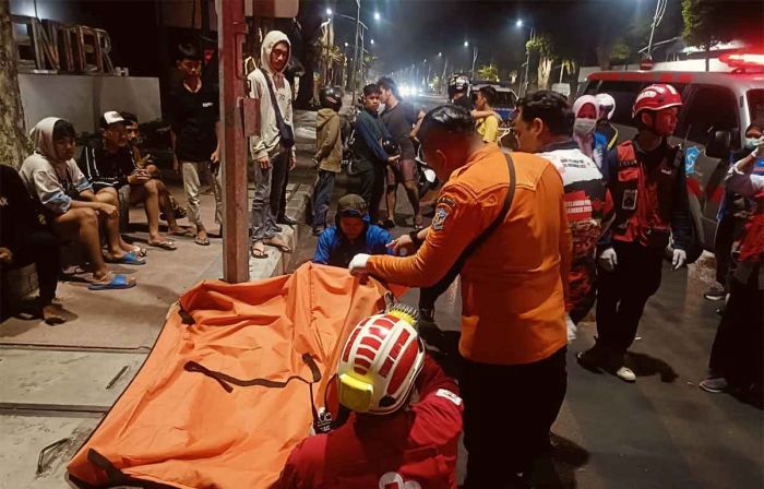 Tabrak Tiang PJU di Jalan Panglima Sudirman, Pemotor Tanpa Identitas Tewas Tabrak Tiang PJU di Jalan Panglima Sudirman, Pemotor Tanpa Identitas Tewas