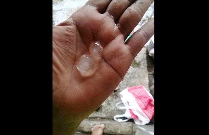 Hujan Es Sebesar Batu Koral Landa Mojosari Mojokerto Hujan Es Sebesar Batu Koral Landa Mojosari Mojokerto