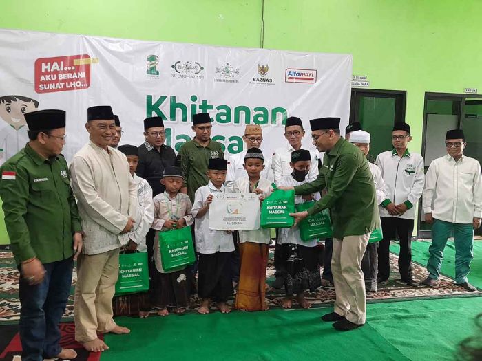 LAZISNU dan LK PBNU Berkolaborasi Gelar Khitanan Massal Sambut Satu Abad NU LAZISNU dan LK PBNU Berkolaborasi Gelar Khitanan Massal Sambut Satu Abad NU