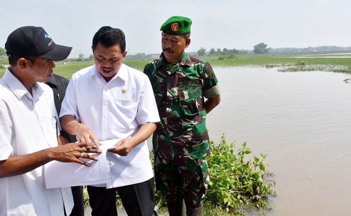 Pengerukan Kali Sadar Mojokerto Picu Ambrolnya Plengsengan Pengerukan Kali Sadar Mojokerto Picu Ambrolnya Plengsengan