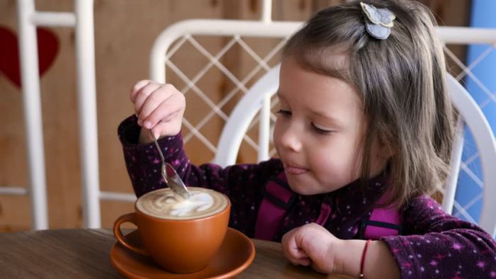 Usia Ideal Bagi Anak untuk Konsumsi Kopi Usia Ideal Bagi Anak untuk Konsumsi Kopi