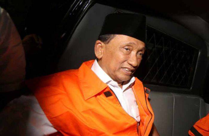 Fuad Amin Akhirnya Divonis 8 Tahun Penjara dan Denda Rp 1 Miliar Fuad Amin Akhirnya Divonis 8 Tahun Penjara dan Denda Rp 1 Miliar