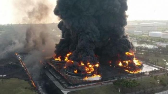 Ini Taksir Kerugian Terbakarnya Kilang Pertamina Balongan Ini Taksir Kerugian Terbakarnya Kilang Pertamina Balongan