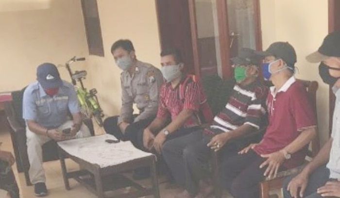 PT BJB Kota Probolinggo Kembali Sumbangkan Beras dan Masker ke Warga Terdampak Covid-19 PT BJB Kota Probolinggo Kembali Sumbangkan Beras dan Masker ke Warga Terdampak Covid-19