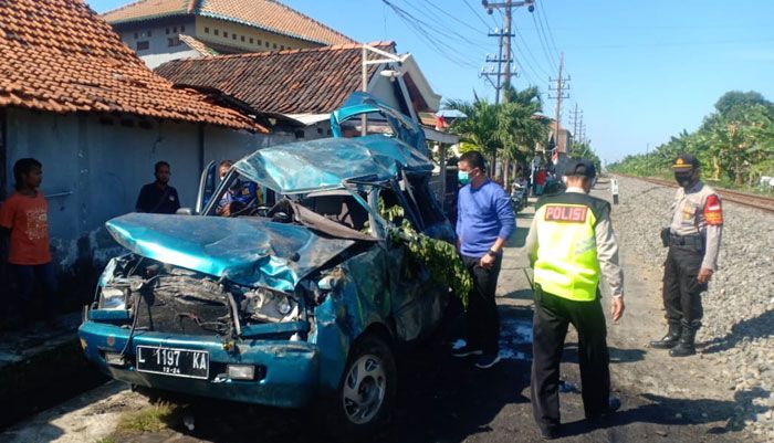 Terpental 27 Meter, Sekeluarga Warga Surabaya Tewas Dihantam Kereta Api di Sidoarjo Terpental 27 Meter, Sekeluarga Warga Surabaya Tewas Dihantam Kereta Api di Sidoarjo