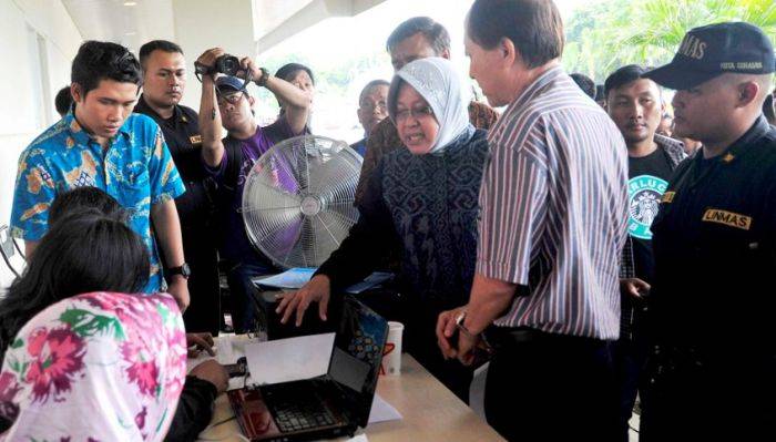 Dewan Apresiasi Kepedulian Risma Terhadap Korban AirAsia Dewan Apresiasi Kepedulian Risma Terhadap Korban AirAsia