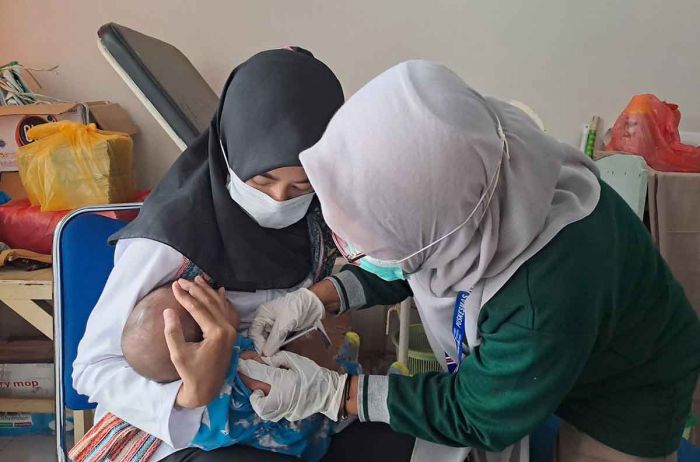 Bayi Warga Binaan di Rutan Perempuan Surabaya Diimunisasi Bayi Warga Binaan di Rutan Perempuan Surabaya Diimunisasi