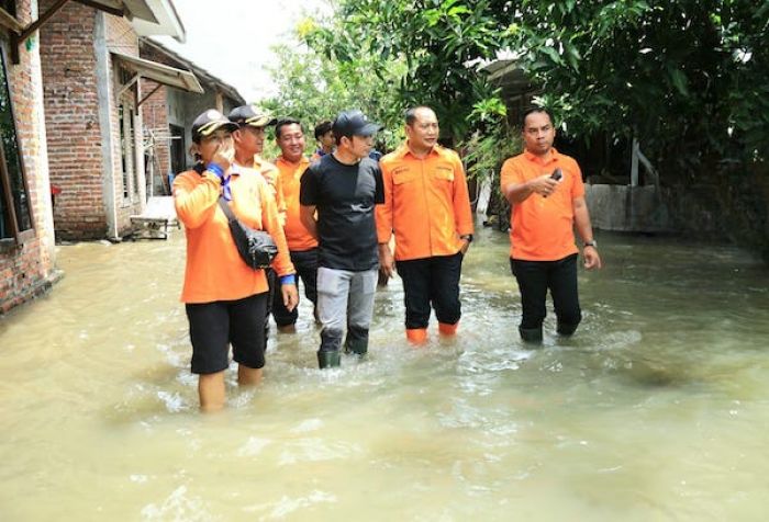 Dampingi Anggota DPRD Jatim, Tim BPBD Tinjau Penanganan Banjir Tulangan Sidoarjo Dampingi Anggota DPRD Jatim, Tim BPBD Tinjau Penanganan Banjir Tulangan Sidoarjo