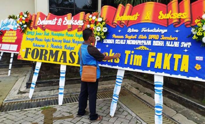 Dukung Hak Angket, Pagi Ini Warga Kirim Karangan Bunga untuk DPRD Jember Dukung Hak Angket, Pagi Ini Warga Kirim Karangan Bunga untuk DPRD Jember