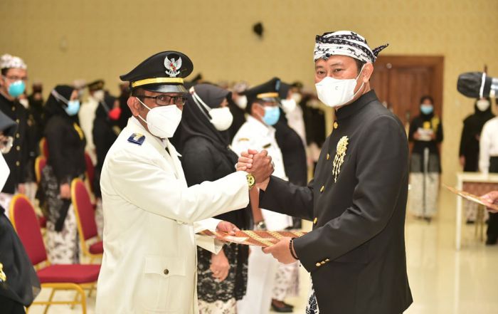 Lantik 187 Pejabat, Bupati Yuhronur Berharap Budaya Kerja Menjadi Lebih Baik Lantik 187 Pejabat, Bupati Yuhronur Berharap Budaya Kerja Menjadi Lebih Baik