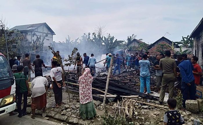 LPG Meledak, 3 Rumah Petani Warga Baron Gresik Ludes Terbakar LPG Meledak, 3 Rumah Petani Warga Baron Gresik Ludes Terbakar