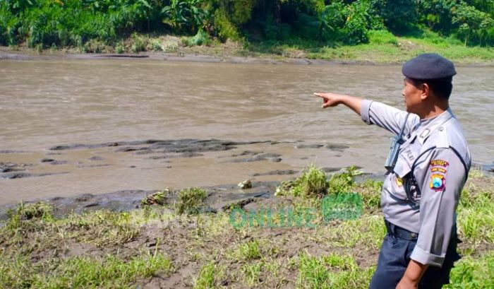 Tim SAR Menyisir Aliran Sungai Brantas di Blitar, Cari Siswa SD Tenggelam Tim SAR Menyisir Aliran Sungai Brantas di Blitar, Cari Siswa SD Tenggelam