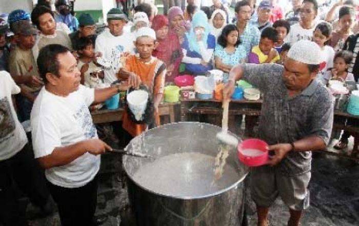 Bubur Samin Masjid Jayengan Selalu Dinanti Semenjak 1930 Bubur Samin Masjid Jayengan Selalu Dinanti Semenjak 1930