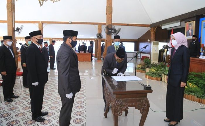 Pemkab Probolinggo Mutasi 57 Pejabat Eselon II, III, dan IV Pemkab Probolinggo Mutasi 57 Pejabat Eselon II, III, dan IV