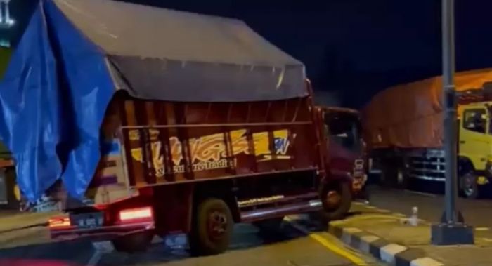 Sopir Ngantuk Picu Tabrakan Beruntun Tiga Truk di Lamongan, Kerugian Capai Rp50 Juta
