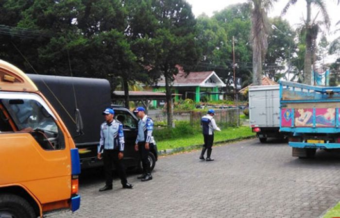 Razia, Dishub Malang Jaring 50 Kendaraan Umum Melanggar Razia, Dishub Malang Jaring 50 Kendaraan Umum Melanggar