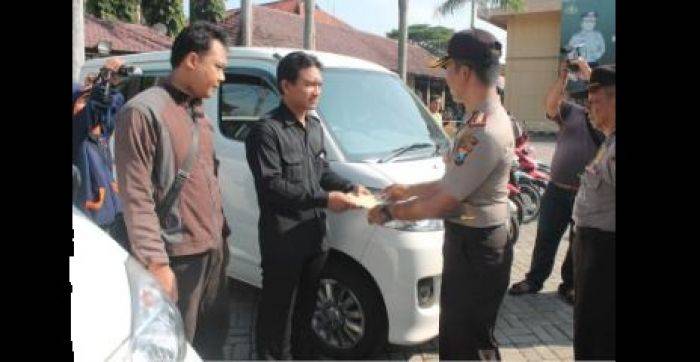 Polres Nganjuk Serahkan Barang Bukti Hasil Penipuan dan Penggelapan kepada Pemiliknya Polres Nganjuk Serahkan Barang Bukti Hasil Penipuan dan Penggelapan kepada Pemiliknya