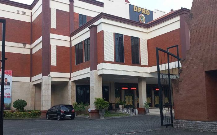 DPRD Kabupaten Mojokerto Segera Gelar Hearing Terkait Polemik Laporan Keuangan BPR Majatama DPRD Kabupaten Mojokerto Segera Gelar Hearing Terkait Polemik Laporan Keuangan BPR Majatama
