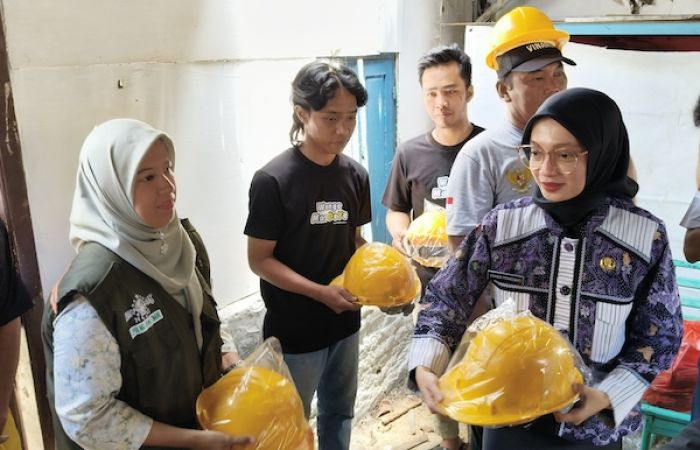 Tinjau Bedah Rumah Warga Burengan, Wali Kota Vinanda Ajak Kolaborasi Bangun Kota Kediri Tinjau Bedah Rumah Warga Burengan, Wali Kota Vinanda Ajak Kolaborasi Bangun Kota Kediri
