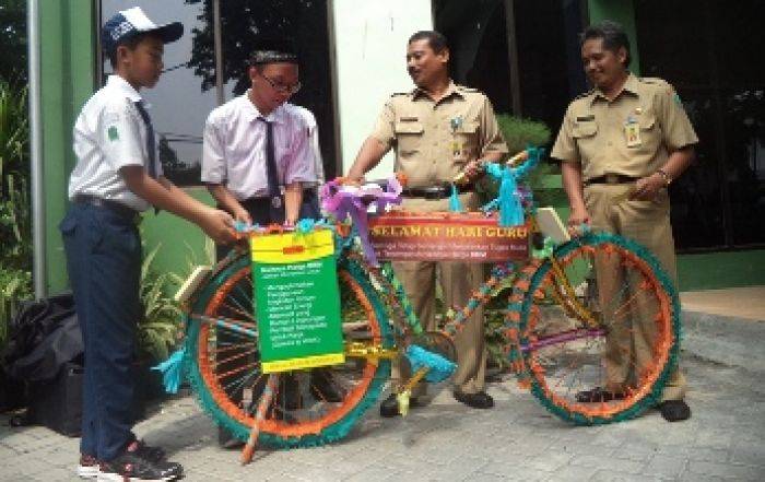 Hari Guru, Dinas Pendidikan Sidoarjo Dikado Sepeda Onthel