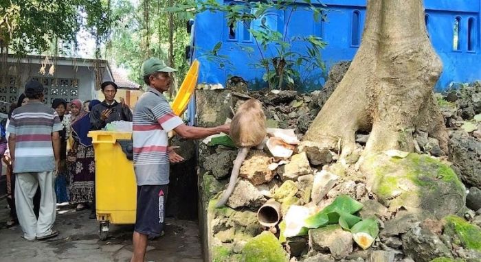Bentuk Rasa Syukur Limpahan Air Sendang, Warga 5 Desa di Semanding Tuban Lestarikan Tradisi Nyadran Bentuk Rasa Syukur Limpahan Air Sendang, Warga 5 Desa di Semanding Tuban Lestarikan Tradisi Nyadran