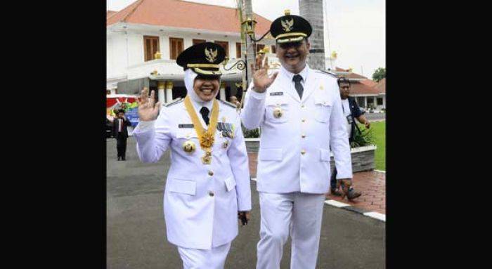 Risma-Whisnu Upayakan SMA/SMK tetap Dikelola Pemkot Risma-Whisnu Upayakan SMA/SMK tetap Dikelola Pemkot