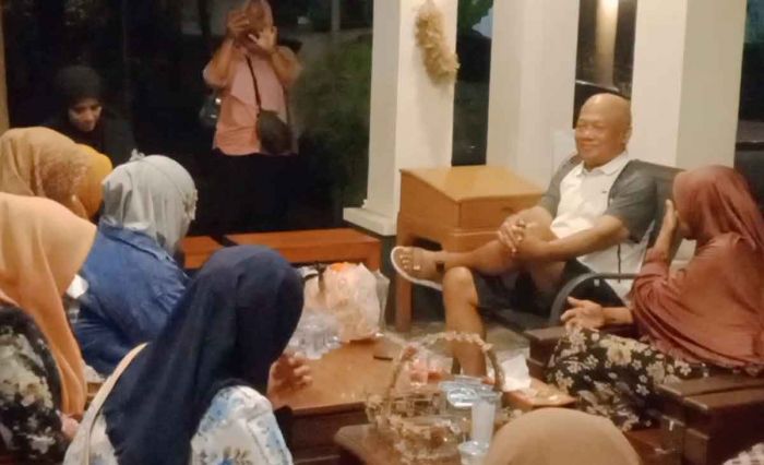 Gelar Open House, Mantan Wali Kota Probolinggo Nangis