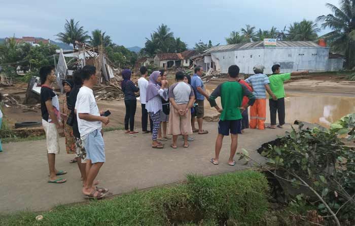 Kampung Nelayan Teleng Ria yang Hanyut jadi Perhatian Warga, 20 KK Terpaksa Direlokasi