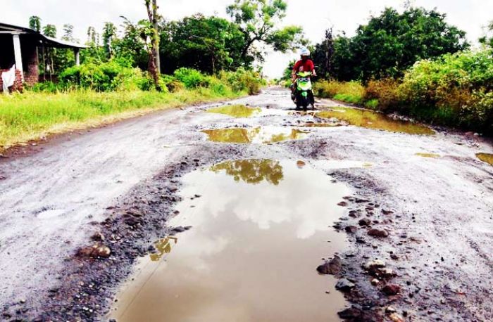 DAK DPU Bina Marga Pasuruan Tahun 2017 Turun Drastis, Perbaikan Jalan Rusak Bakal tak Maksimal DAK DPU Bina Marga Pasuruan Tahun 2017 Turun Drastis, Perbaikan Jalan Rusak Bakal tak Maksimal