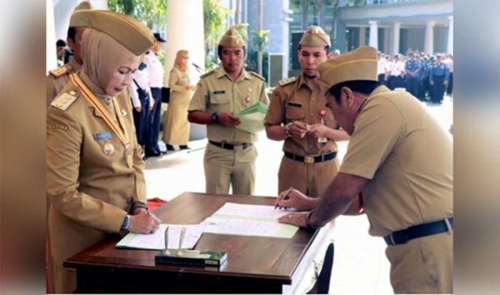 Evaluasi Kinerja, 24 Kepala SKPD Pemkot Batu Tandatangani Pakta Integritas Evaluasi Kinerja, 24 Kepala SKPD Pemkot Batu Tandatangani Pakta Integritas