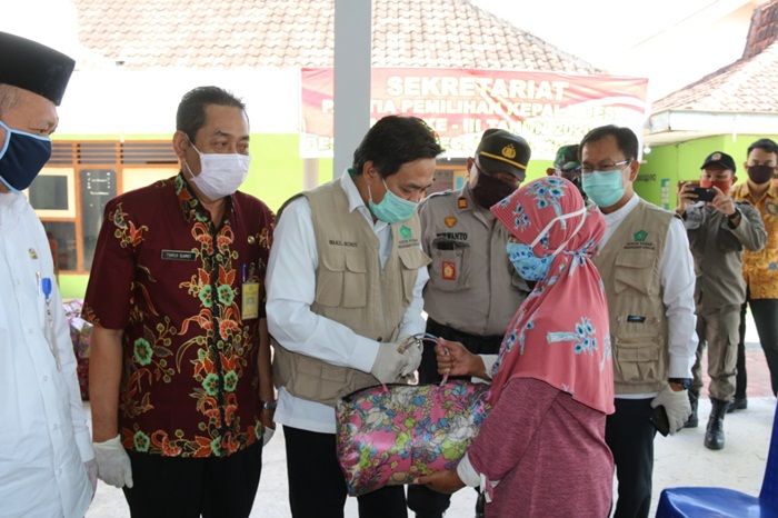 Urunan Beli Sembako untuk Keluarga Terdampak Covid-19, Warga Ploso Diapresiasi Wabup Sidoarjo Urunan Beli Sembako untuk Keluarga Terdampak Covid-19, Warga Ploso Diapresiasi Wabup Sidoarjo