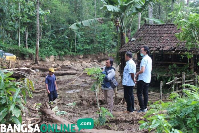 Polres Blitar Panggil Pihak Peternakan Greenfields Pasca Jebolnya Tanggul Limbah Polres Blitar Panggil Pihak Peternakan Greenfields Pasca Jebolnya Tanggul Limbah