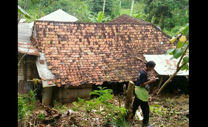 Longsor di Pamekasan Timbun Satu Rumah Warga 