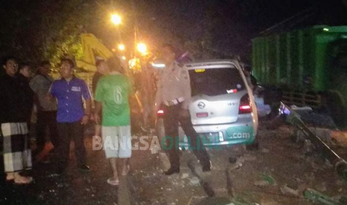 Kecelakaan Tunggal, Grand Livina Tabrak Pembatas Jalan di Jalan Trunojoyo Pamekasan