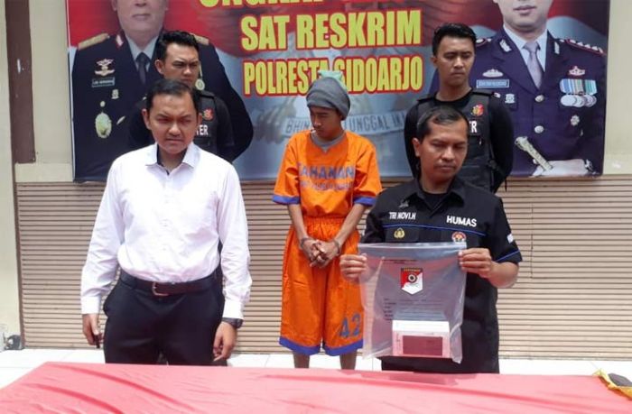 Satreskrim Tangkap 2 Pelaku Jambret Handphone di TKP Jalan Hasanuddin Satreskrim Tangkap 2 Pelaku Jambret Handphone di TKP Jalan Hasanuddin